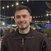 Profesor de Geografía e Historia con amplia formación en Historia e Historia del Arte y pasión por el trabajo con los jóvenes.